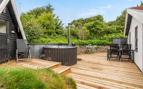 Annemone - 900M from the Sea: Biens, Ombre, Allée, Ferme