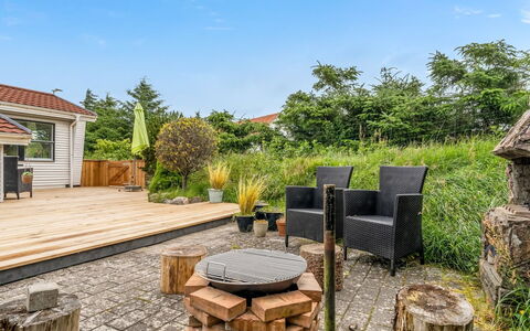 Annemone - 900M from the Sea: Biens, Ombre, Allée, Ferme