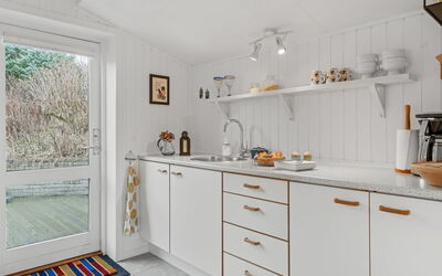Annemone - 900M from the Sea