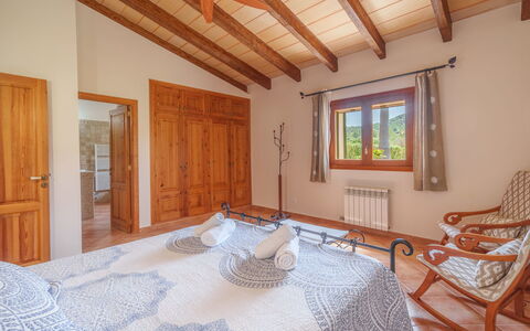 Paratge de Fangar: Meubles, Design Intérieur, Sol, Bois, Plafond, Sol, Lit, Chambre, Pièce, Domicile
