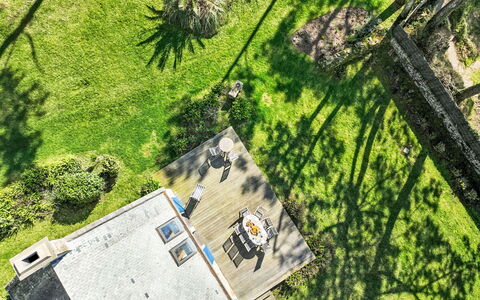 Villa de la Pointe du Blair: Arbuste, Zone Résidentielle, Jardin, Pelouse, Ombre, Aménagement Paysager, Hacienda, Cour, Biens