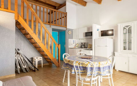 Cristallines: Appartement, Balcon, Chaise, Ombre, Mobilier De Jardin, Daylighting, Aluminium