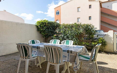Cristallines: Appartement, Balcon, Chaise, Ombre, Mobilier De Jardin, Daylighting, Aluminium