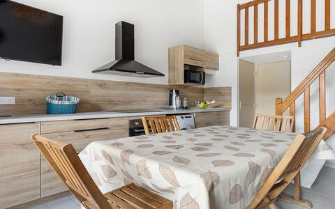 Les Ondines 2: Meubles, Sol, Design Intérieur, Sol, Bois, Pièce, Parquet, Plafond, Chaise, Domicile