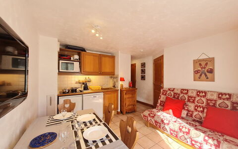 Chalets D'Or B: Appartement, Balcon, Chaise, Ombre, Mobilier De Jardin, Daylighting, Aluminium