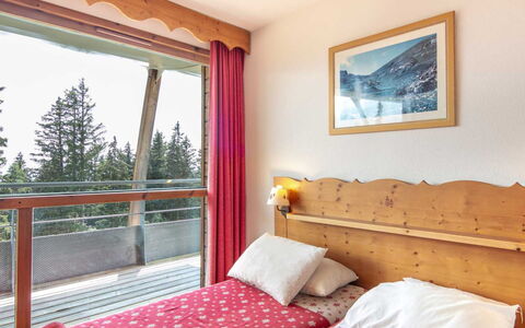 Chamrousse 606: Appartement, Balcon, Chaise, Ombre, Mobilier De Jardin, Daylighting, Aluminium