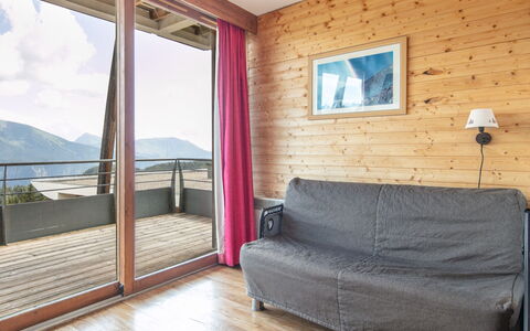 V du Bachat Melezes a: Appartement, Balcon, Chaise, Ombre, Mobilier De Jardin, Daylighting, Aluminium