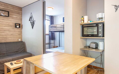 V du Bachat Melezes e: Appartement, Balcon, Chaise, Ombre, Mobilier De Jardin, Daylighting, Aluminium