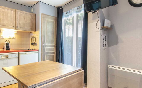 V du Bachat Melezes e: Appartement, Balcon, Chaise, Ombre, Mobilier De Jardin, Daylighting, Aluminium