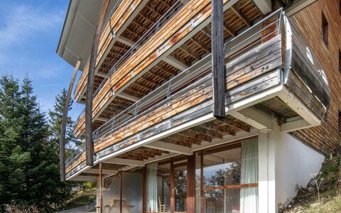 V du Bachat Melezes e: Appartement, Balcon, Chaise, Ombre, Mobilier De Jardin, Daylighting, Aluminium