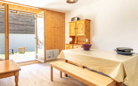 Les Tetras: Appartement, Balcon, Chaise, Ombre, Mobilier De Jardin, Daylighting, Aluminium