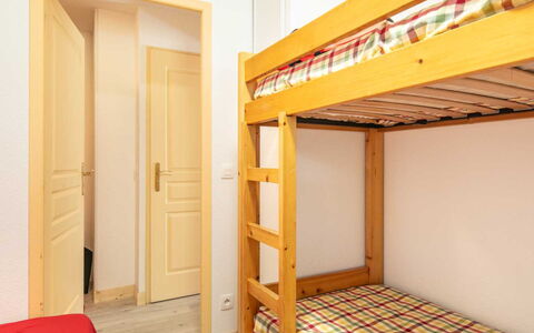 Les Tetras: Appartement, Balcon, Chaise, Ombre, Mobilier De Jardin, Daylighting, Aluminium