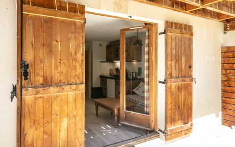 Les Tetras: Appartement, Balcon, Chaise, Ombre, Mobilier De Jardin, Daylighting, Aluminium