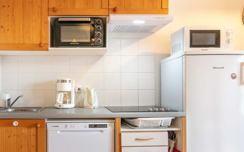 Les Marmottes: Appartement, Balcon, Chaise, Ombre, Mobilier De Jardin, Daylighting, Aluminium