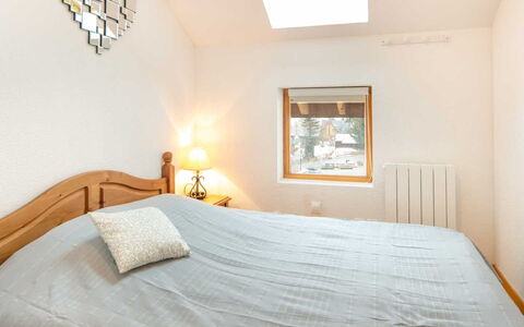 Les Marmottes: Appartement, Balcon, Chaise, Ombre, Mobilier De Jardin, Daylighting, Aluminium