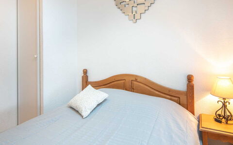 Les Marmottes: Appartement, Balcon, Chaise, Ombre, Mobilier De Jardin, Daylighting, Aluminium