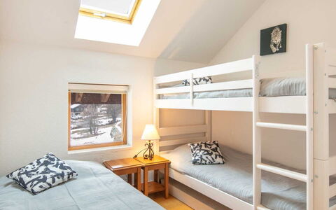 Les Marmottes: Appartement, Balcon, Chaise, Ombre, Mobilier De Jardin, Daylighting, Aluminium