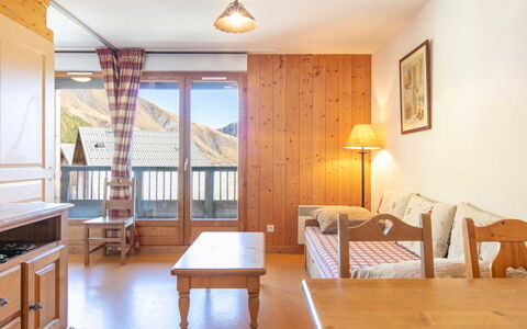 Les Marmottes: Appartement, Balcon, Chaise, Ombre, Mobilier De Jardin, Daylighting, Aluminium