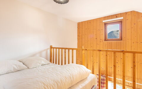 Les Chamois: Cuisine, Comptoir, Cabinetry, Design Intérieur, Appareil De Cuisine, Sol, Meubles, Bois, Principaux Appliance, Plafond