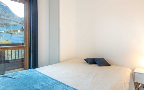 Les Huskies: Cuisine, Comptoir, Cabinetry, Design Intérieur, Appareil De Cuisine, Sol, Meubles, Bois, Principaux Appliance, Plafond