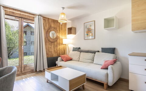 Les Grizzlis: Meubles, Design Intérieur, Bois, Sol, Pièce, Sol, Domicile, Plafond, Salon, Appartement