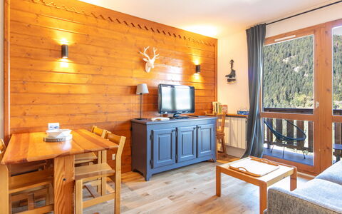 Modane 606: Cuisine, Comptoir, Cabinetry, Design Intérieur, Appareil De Cuisine, Sol, Meubles, Bois, Principaux Appliance, Plafond