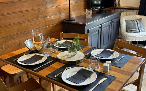 Modane 606: Cuisine, Comptoir, Cabinetry, Design Intérieur, Appareil De Cuisine, Sol, Meubles, Bois, Principaux Appliance, Plafond