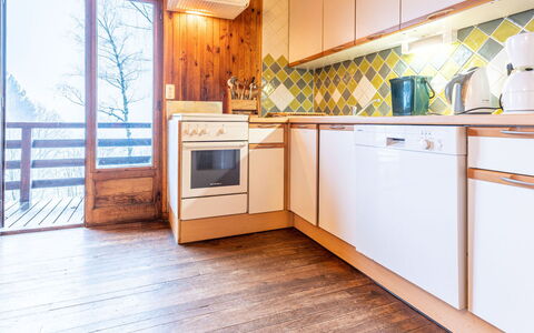 Les Cochettes: Cuisine, Comptoir, Cabinetry, Design Intérieur, Appareil De Cuisine, Sol, Meubles, Bois, Principaux Appliance, Plafond