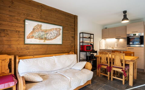 Niveoles: Cuisine, Comptoir, Cabinetry, Design Intérieur, Appareil De Cuisine, Sol, Meubles, Bois, Principaux Appliance, Plafond