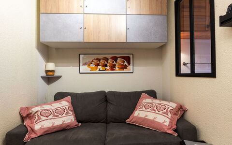 Grande Neige: Cuisine, Comptoir, Cabinetry, Design Intérieur, Appareil De Cuisine, Sol, Meubles, Bois, Principaux Appliance, Plafond