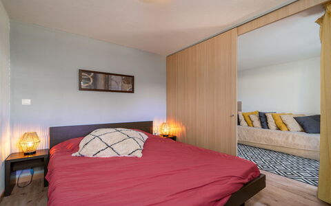 C. du Verdon: Lit, Design Intérieur, Meubles, Chambre, Mur, Sol, Sol, Pièce, Bois, Drap De Lit