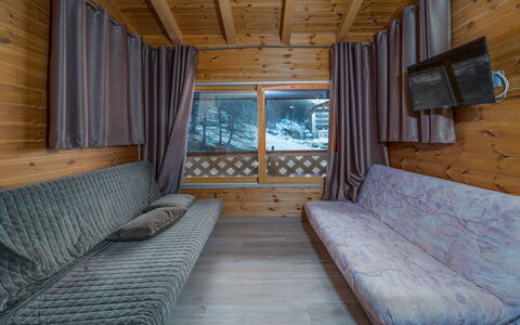 Le Schuss Iv: Cuisine, Comptoir, Cabinetry, Design Intérieur, Appareil De Cuisine, Sol, Meubles, Bois, Principaux Appliance, Plafond
