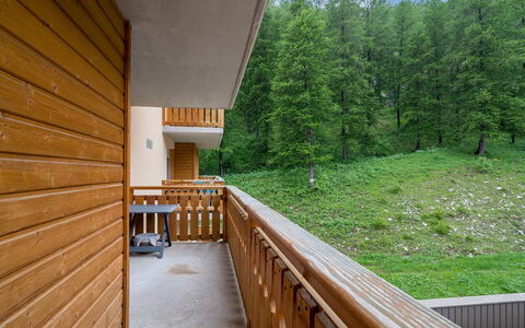 C. du Verdon: Bois, Appartement, Tache De Bois, Dur, Condominium, Balcon, Contre-Plaqué, Daylighting, Planche, Lumber