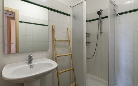 Casa Antonio: Mur, Luminaire Plomberie, Sol, Salle De Bains, Sol, Design Intérieur, Lavabo, Plomberie, Pièce, Robinet