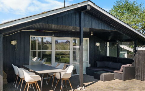 Justina - 200M from the Sea: Meubles, Design Intérieur, Sol, Sol, Plafond, Pièce, Chaise, Table, Appartement, Table Cuisine Et Salle A Manger