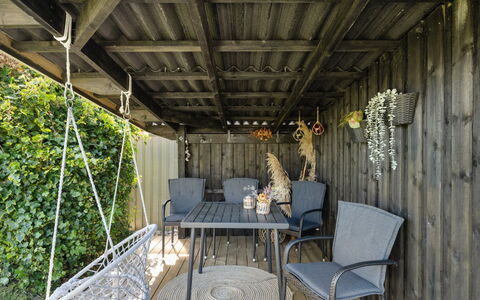 Justina - 200M from the Sea: Meubles, Design Intérieur, Sol, Sol, Plafond, Pièce, Chaise, Table, Appartement, Table Cuisine Et Salle A Manger