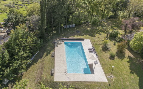 Cottage Monti Pet Friendly With Shared Pool: Piscine, Jardin, Aménagement Paysager, Ombre, Recours, Biens, Arrière-Cour, À Feuilles Persistantes, Eco Hôtel, Caractéristique De L'Eau