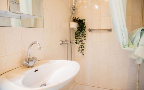 Le Cocon: Lavabo, Salle De Bains, Luminaire Plomberie, Évier, Mur, Robinet, Design Intérieur, Plomberie, Miroir
