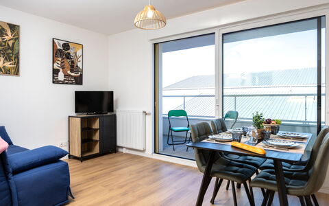 Racines: Design Intérieur, Meubles, Appartement, Pièce, Sol, Architecture, Sol, Éclairage, Plafond, Domicile