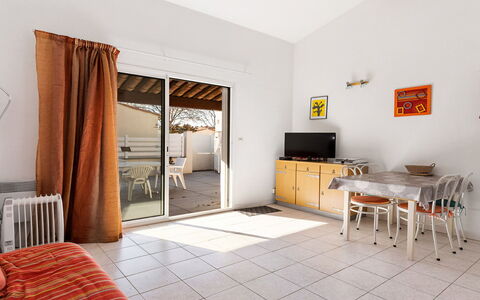 Perles du Soleil: Sol, Design Intérieur, Sol, Appartement, Balcon, Plafond, Condominium, Chaise, Ombre, Porche