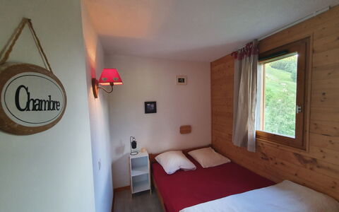 Soleil: Sol, Design Intérieur, Sol, Appartement, Balcon, Plafond, Condominium, Chaise, Ombre, Porche