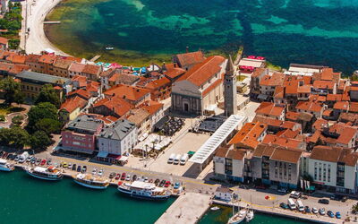 Umag 221: Bâtiment, Ville, Ville, Zone Urbaine, Quartier, Architecture, Maison, Établissements Humains, Canal, Attraction Touristique