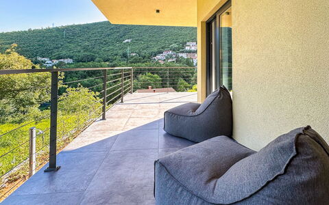Villa Perla di Draga: Sol, Design Intérieur, Sol, Appartement, Balcon, Plafond, Condominium, Chaise, Ombre, Porche