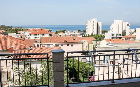 Makarska 40: Sol, Design Intérieur, Sol, Appartement, Balcon, Plafond, Condominium, Chaise, Ombre, Porche