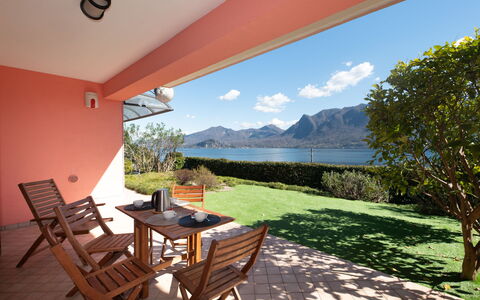 Anna: Sol, Design Intérieur, Sol, Appartement, Balcon, Plafond, Condominium, Chaise, Ombre, Porche