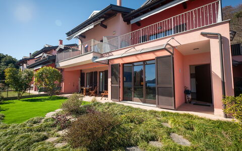 Anna: Sol, Design Intérieur, Sol, Appartement, Balcon, Plafond, Condominium, Chaise, Ombre, Porche