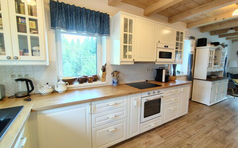 Adélka: Cuisine, Comptoir, Bois, Sol, Appareil De Cuisine, Cabinetry, Meubles, Design Intérieur, Principaux Appliance, Domicile