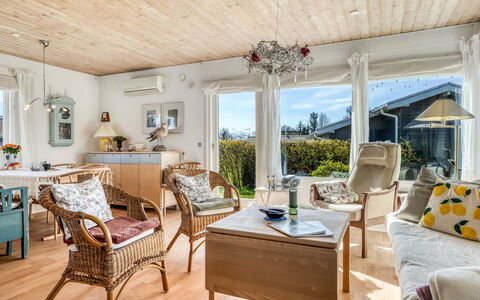 Bara - from the Sea: Chalet, Cabanon, Cabane, Ferme, Prairie, Cabane, Grange, Cabane En Rondins, Batiments Jardin