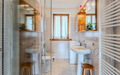 Americo: Sol, Design Intérieur, Mur, Luminaire Plomberie, Salle De Bains, Sol, Lavabo, Évier, Robinet, Pièce