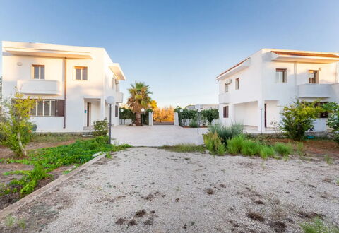 Casa Bianca, Ac, Wifi, Porto Cesareo: Bâtiment, Zone Résidentielle, Domicile, Architecture, Quartier, Façade, Maison, Lot Terre, Établissements Humains, Banlieue